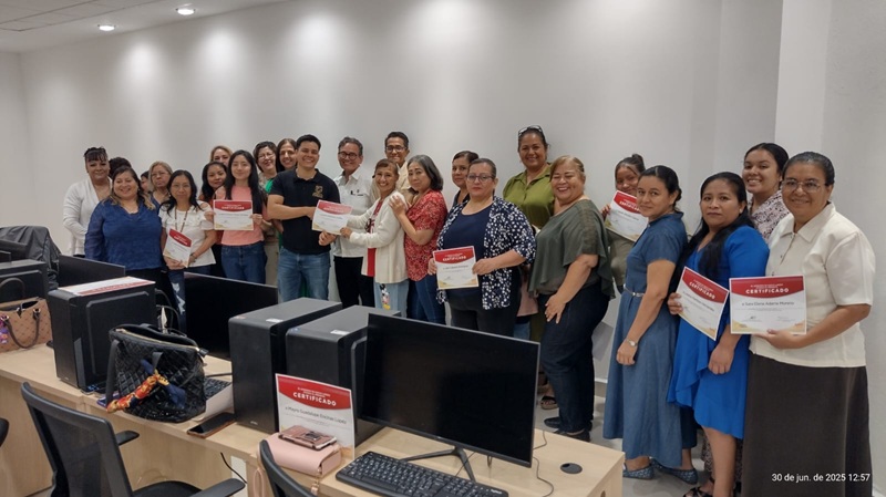 Concluye curso de computación en la Infoteca, gradúan 25 mujeres