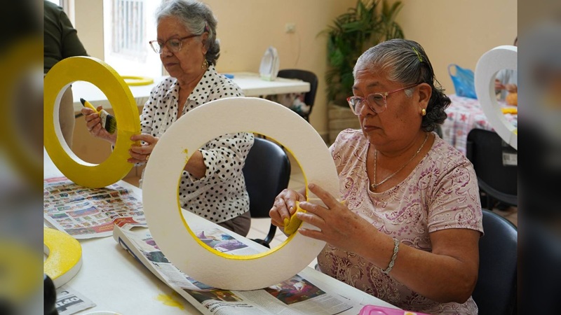 DIF NLD invita al Bazar de Arte para apoyar el talento de adultos mayores