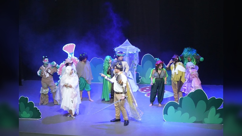 Despliegan estudiantes de la UAT su talento en obra teatral