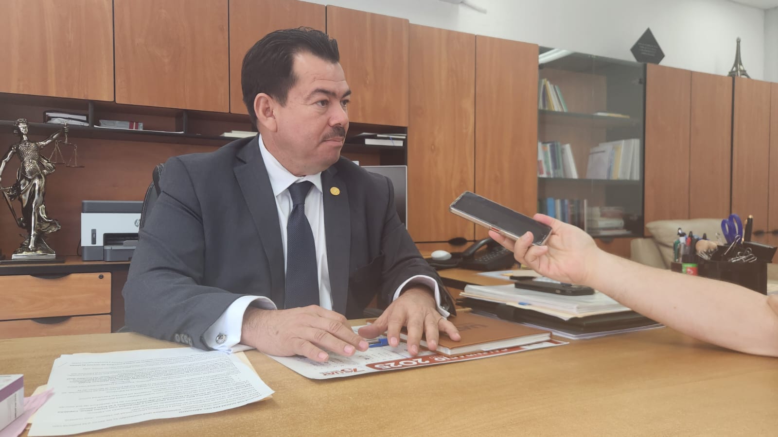 Edy Izaguirre Treviño, ¡felicita a los abogados en su día!