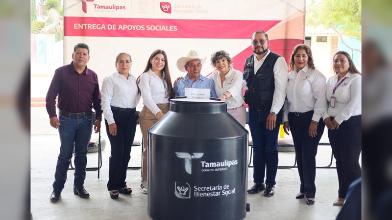 Entrega SEBIEN tinacos en Palmillas