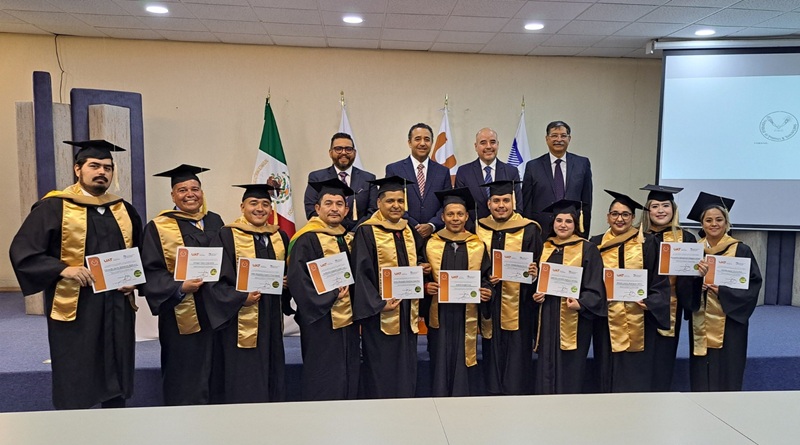 Entrega la UAT 1a. generación de Maestría en Administración e Innovación Digital