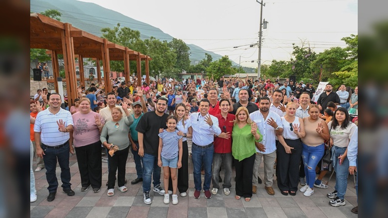 Festejan vecinos de la Ampliación Echeverría a Lalo en su cumpleaños