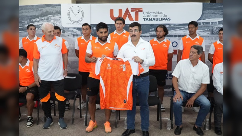 Rector de la UAT presenta al Correcaminos para el Torneo Apertura 2025 de la Liga de Expansión