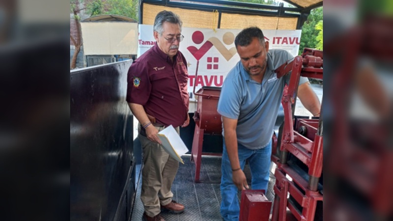 Transforma ITAVU viviendas con bloqueras comunitarias en Díaz Ordaz y Tula