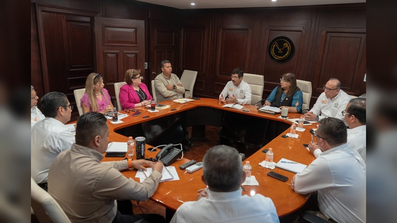 Llama rector a su gabinete a redoblar esfuerzos