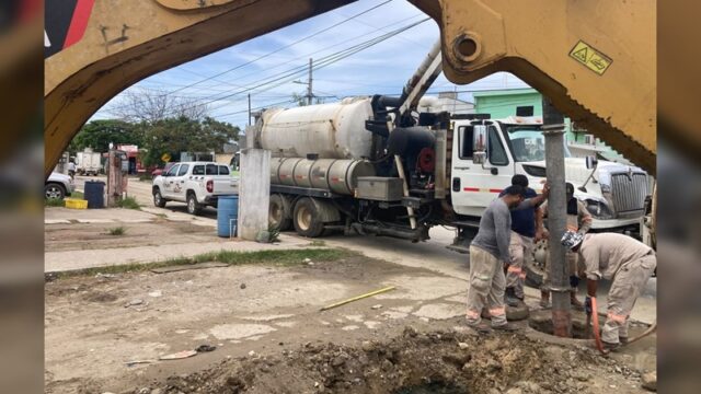 Atiende COMAPA Altamira reportes de hundimientos de calle