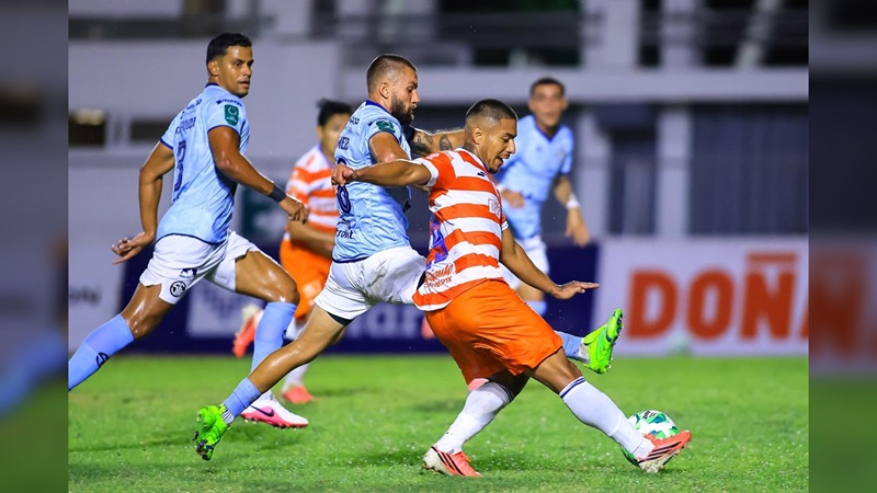 Brindan Correcaminos y Sporting intenso duelo en el Marte R. Gómez