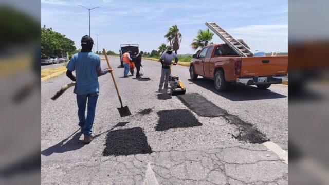 Con bacheo, rehabilitan rutas de transporte público en Victoria