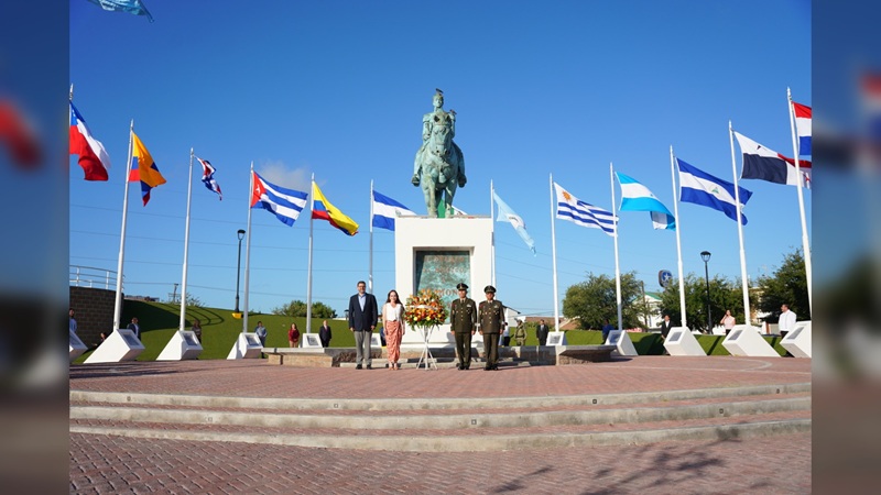 Conmemora Gobierno de NLD 243 aniversario del Natalicio de Simón Bolívar