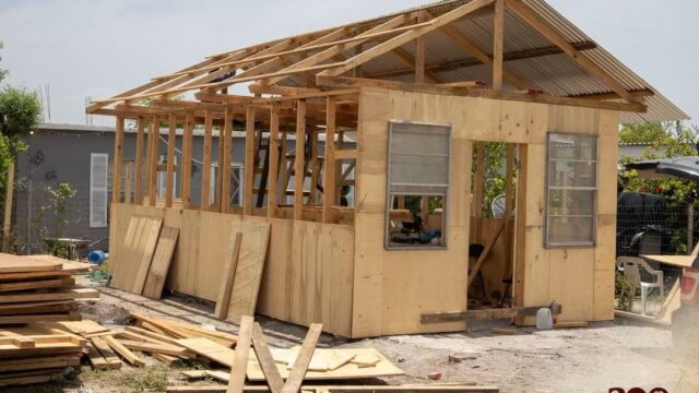 Beto Granados inicia construcción de cuarto habitación en Poblado Control