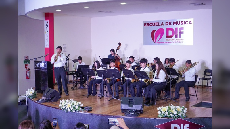 Sistema DIF NLD impulsan el talento de 230 estudiantes en el recital de la escuela de música