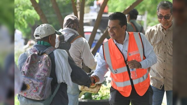 Supervisa Lalo Gattás limpieza de vialidades